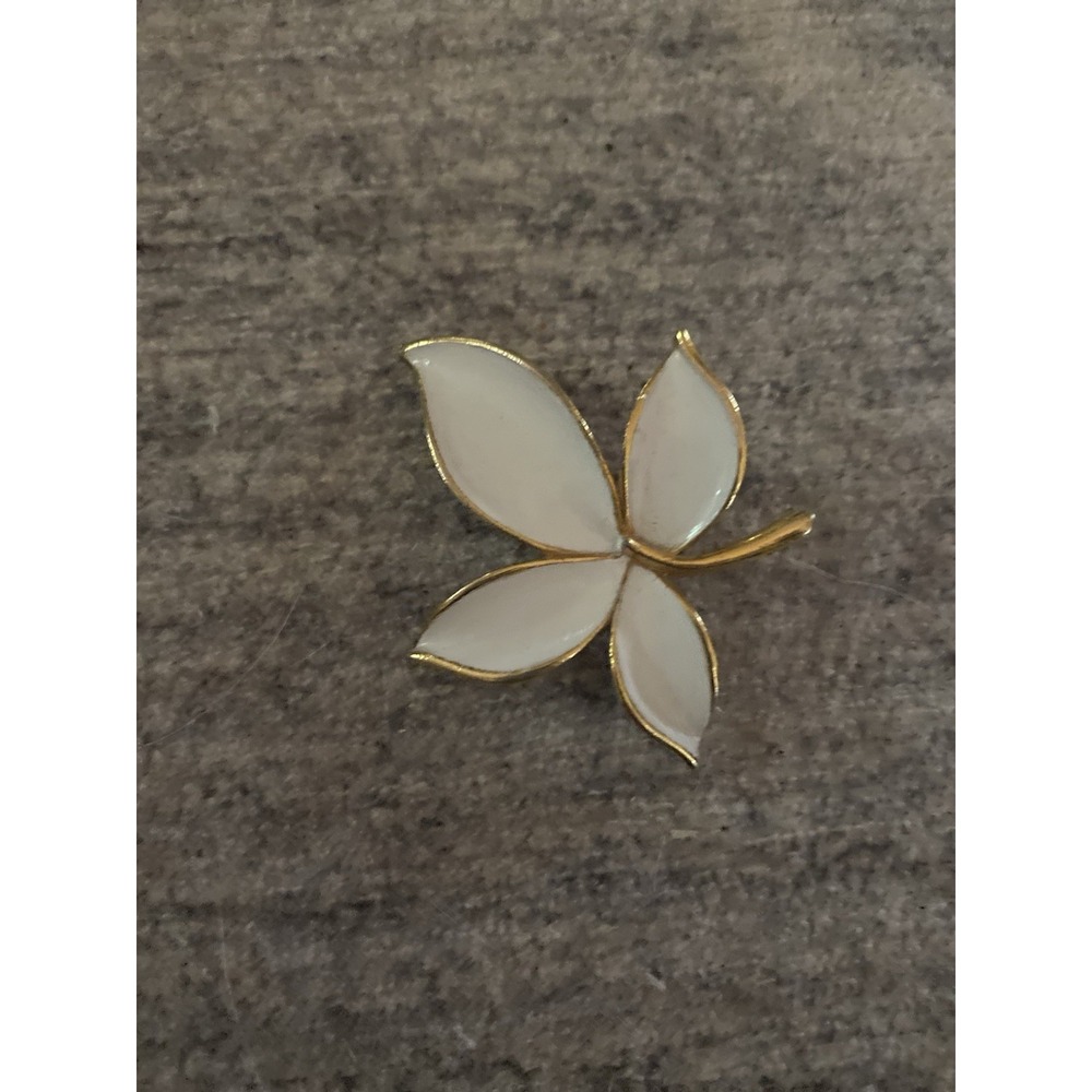 VTG Stamped JJ Jonette Gold Tone Enamel Leaf  Brooch Excellent Condition